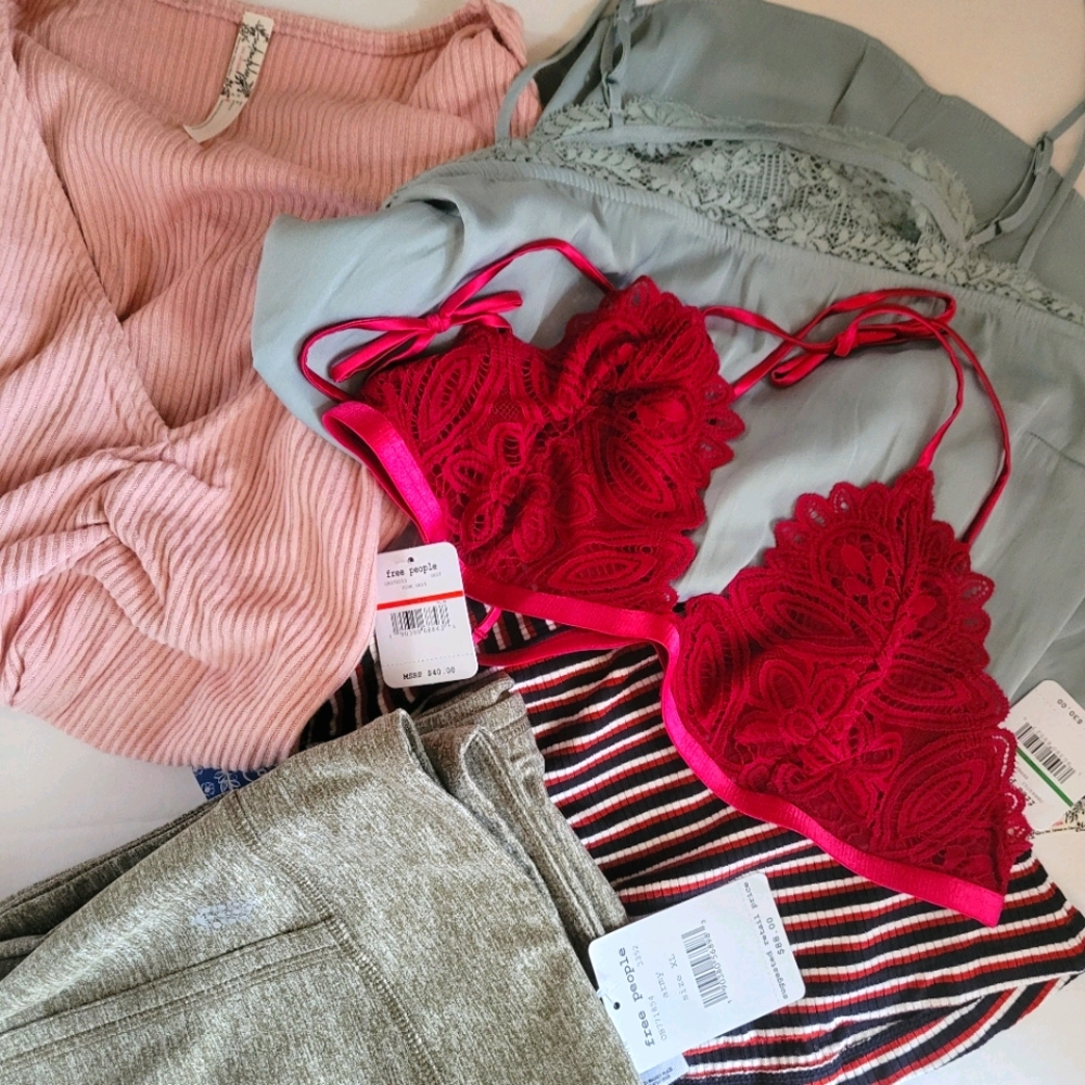 5 PC. NWT Not So Mystery Resellers Box